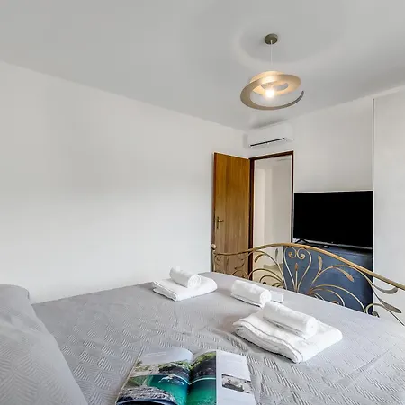 La Dolce Laveno, Balcony Apartment With A/C - Happy Rentals * Laveno-Mombello