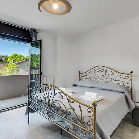 דירה La Dolce Laveno, Balcony Apartment With A/C - Happy Rentals *