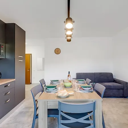 La Dolce Laveno, Balcony Apartment With A/C - Happy Rentals Apartment