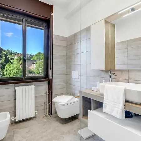 דירה La Dolce Laveno, Balcony Apartment With A/C - Happy Rentals