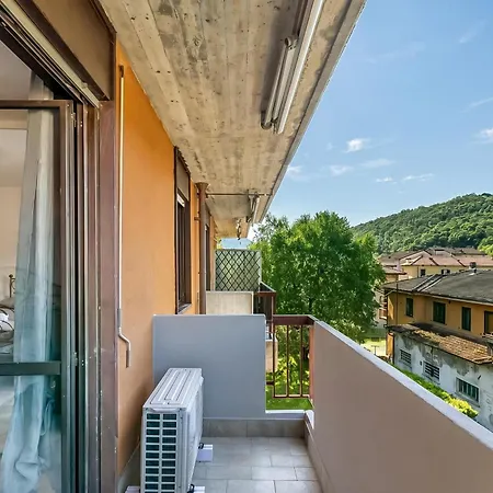 דירה La Dolce Laveno, Balcony Apartment With A/C - Happy Rentals