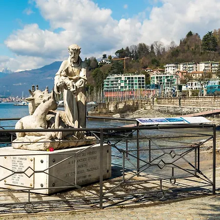 Apartment La Dolce Laveno, Balcony Apartment With A/C - Happy Rentals Laveno-Mombello